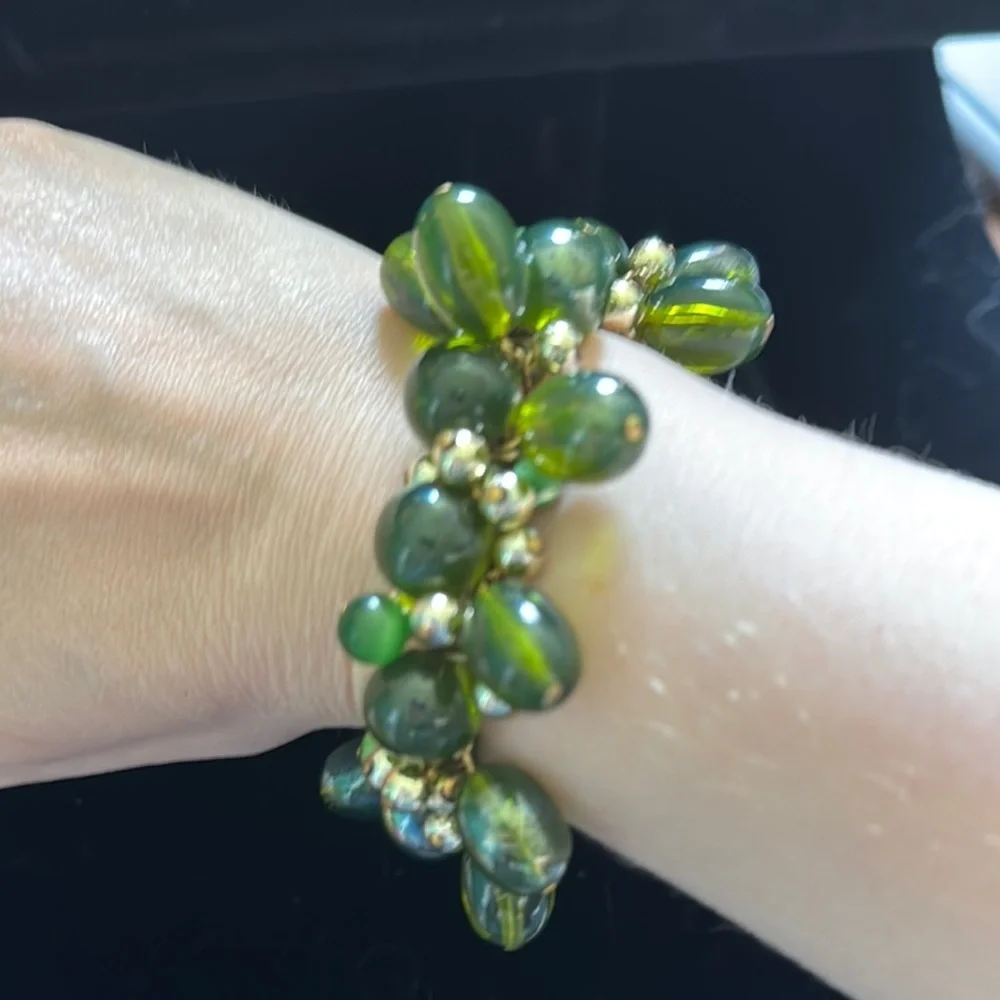 Green Cluster Beaded Bracelet with Organic Design